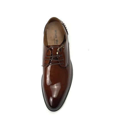Chaussures classiques en cuir pour hommes en peau de veau chaussures à dentelle durables avec rivets