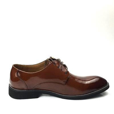 Chaussures classiques en cuir pour hommes en peau de veau chaussures à dentelle durables avec rivets