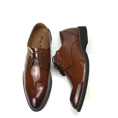 Chaussures classiques en cuir pour hommes en peau de veau chaussures à dentelle durables avec rivets