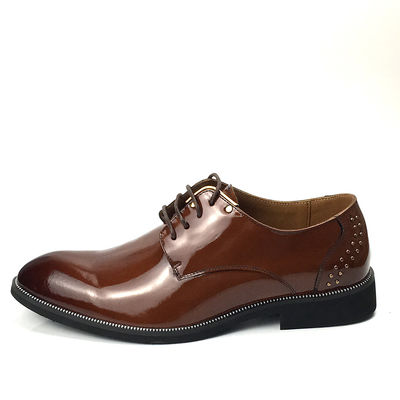 Chaussures classiques en cuir pour hommes en peau de veau chaussures à dentelle durables avec rivets