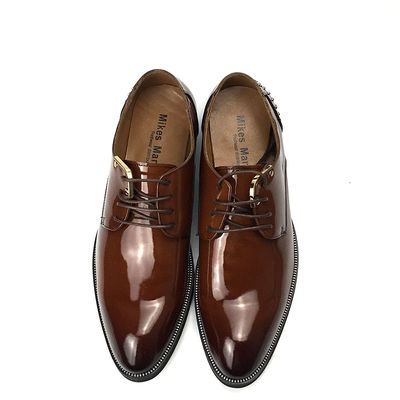 Chaussures classiques en cuir pour hommes en peau de veau chaussures à dentelle durables avec rivets