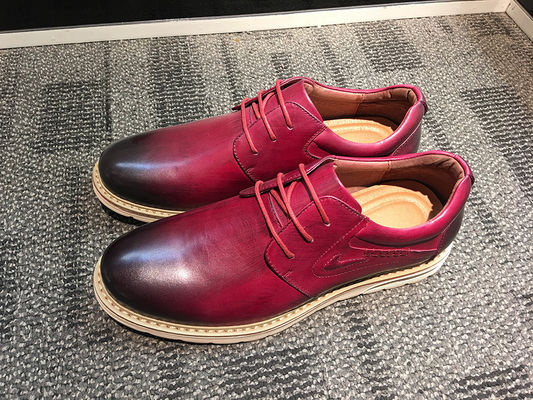 Des chaussures en cuir pour hommes, des chaussures classiques pour hommes, des chaussures Oxford pour quatre saisons.