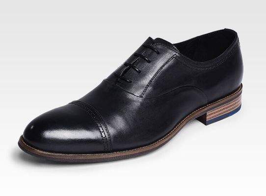 Des chaussures de 3 cm de hauteur, chaussures de soirée, chaussures pour hommes.