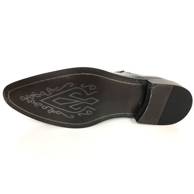 Des chaussures en cuir, des chaussures de mariée.
