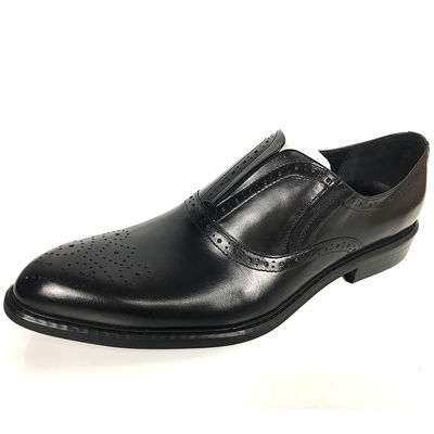 Des chaussures en cuir, des chaussures de mariée.