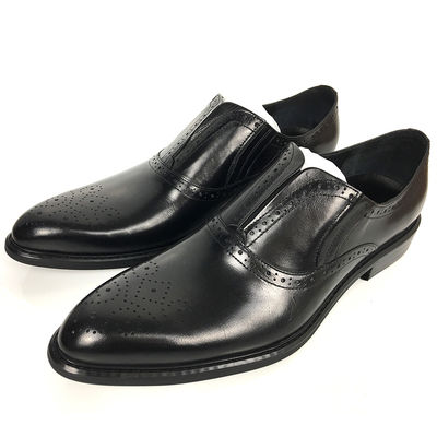 Des chaussures en cuir, des chaussures de mariée.