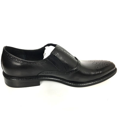Des chaussures en cuir, des chaussures de mariée.