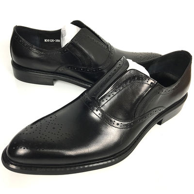 Des chaussures en cuir, des chaussures de mariée.