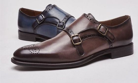 Des chaussures en cuir italien, des chaussures à bretelles pour hommes, en cuir.