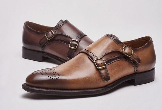 Des chaussures en cuir italien, des chaussures à bretelles pour hommes, en cuir.