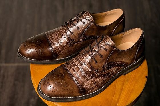 Chaussures en peau de crocodile pour hommes, boutons d'aile de brogue chaussures d'homme en cuir exotiques