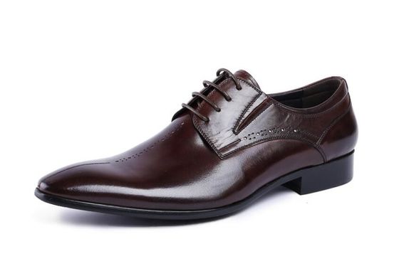 Des chaussures en cuir pour hommes de luxe, des chaussures en cuir authentique.