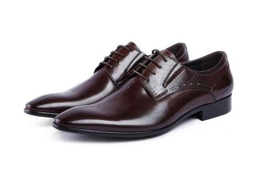 Des chaussures en cuir pour hommes de luxe, des chaussures en cuir authentique.