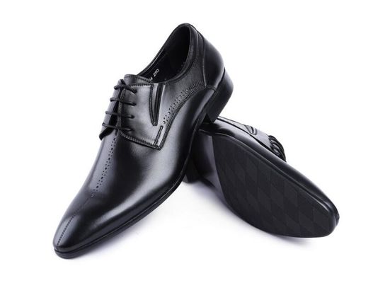 Des chaussures en cuir pour hommes de luxe, des chaussures en cuir authentique.