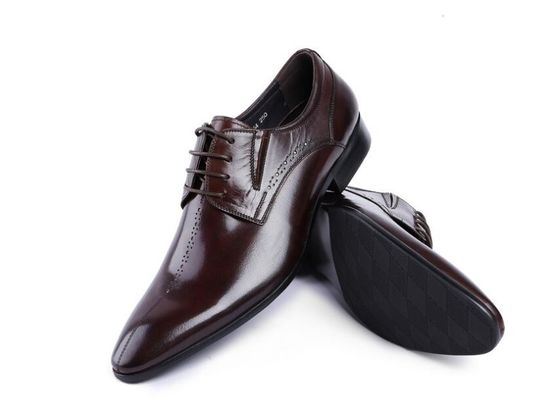 Des chaussures en cuir pour hommes de luxe, des chaussures en cuir authentique.