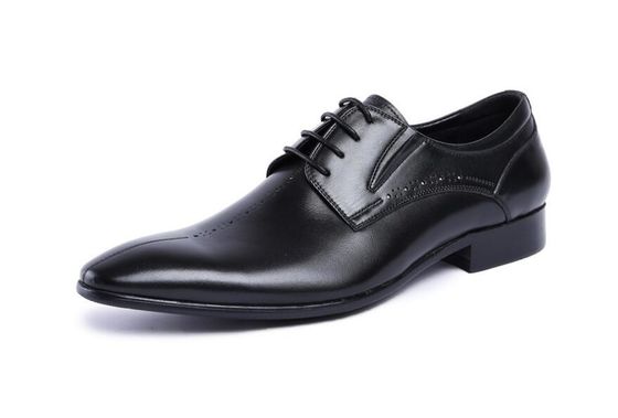 Des chaussures en cuir pour hommes de luxe, des chaussures en cuir authentique.