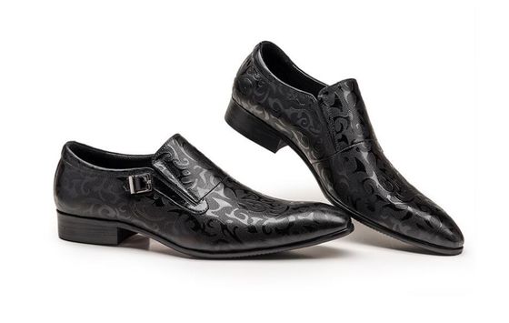 Des chaussures en cuir python, des chaussures en serpent, des chaussures classiques.