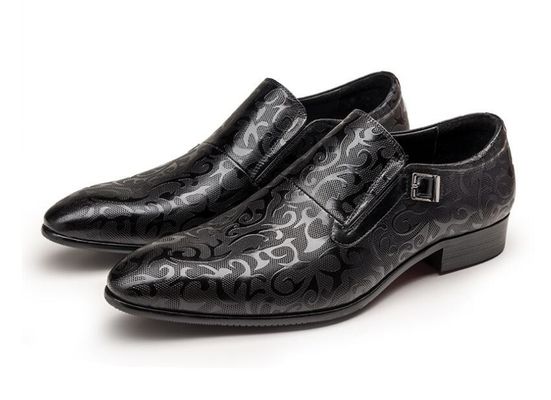 Des chaussures en cuir python, des chaussures en serpent, des chaussures classiques.