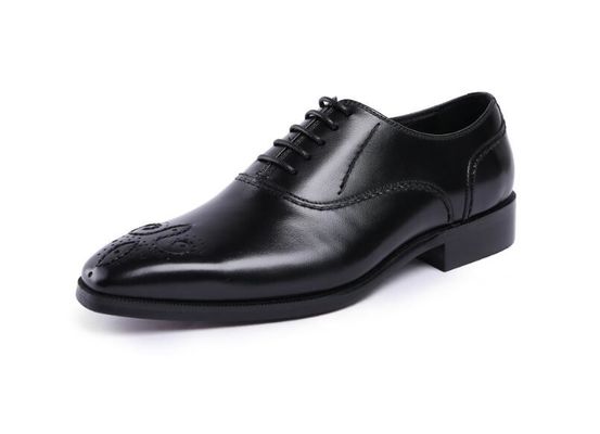 Des chaussures en cuir pour hommes, des chaussures Goodyear entièrement faites à la main.