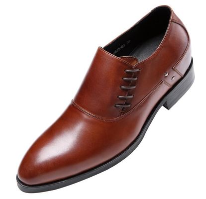Des chaussures en cuir authentique pour hommes pour bureau, fête, danse, mariage.