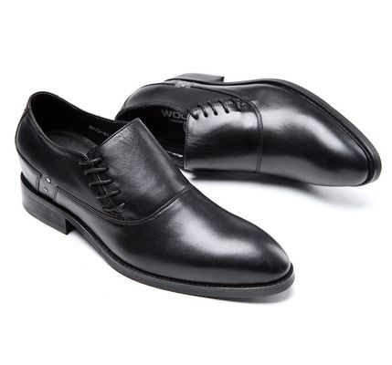 Des chaussures en cuir authentique pour hommes pour bureau, fête, danse, mariage.