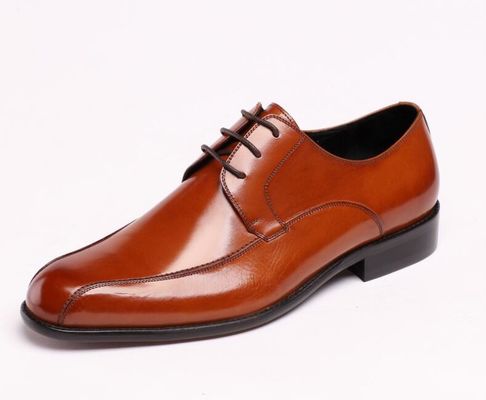 Des chaussures en cuir pour hommes officiers et hommes d' affaires, des chaussures à talons en noir, résistantes au glissement.