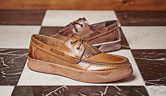 Chaussures à talons pour hommes en cuir