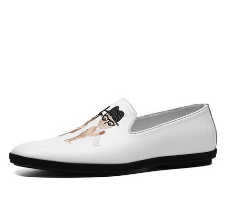 Des loafers en cuir plat et doux peints à la main, des loafers à motifs imprimés pour hommes