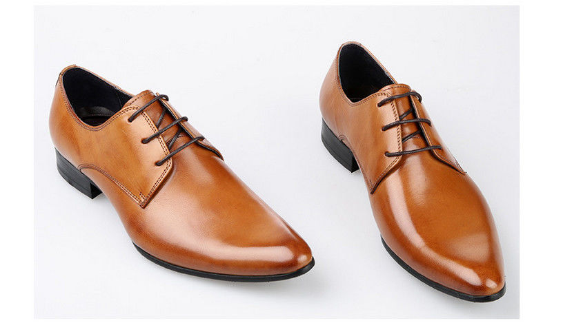 Des chaussures à talons pointus pour hommes, des chaussures de mariée, des chaussures à dentelle jaune, des chaussures Oxford faites à la main.