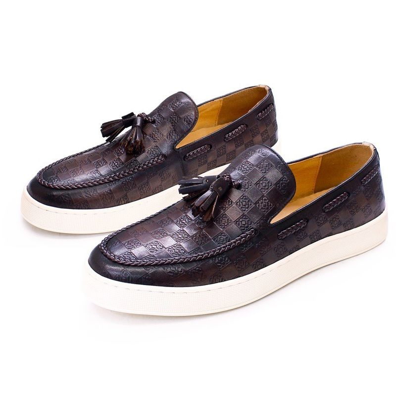 Des chaussures de sport en cuir pour hommes