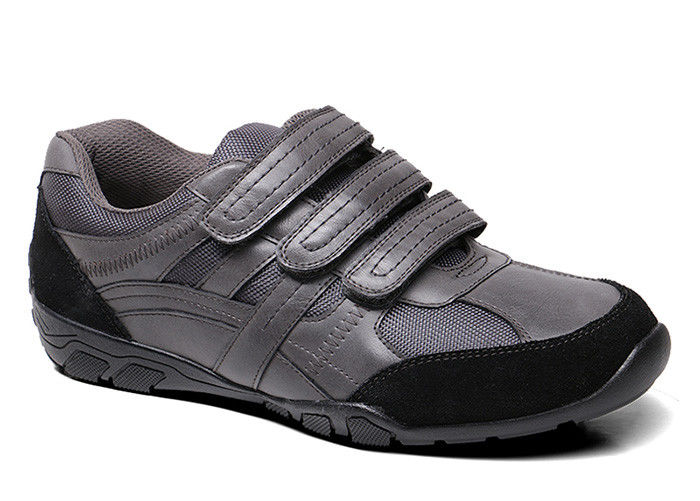 Des chaussures de sport, des chaussures de sport, des chaussures de sport, des chaussures de sport, des chaussures de sport.