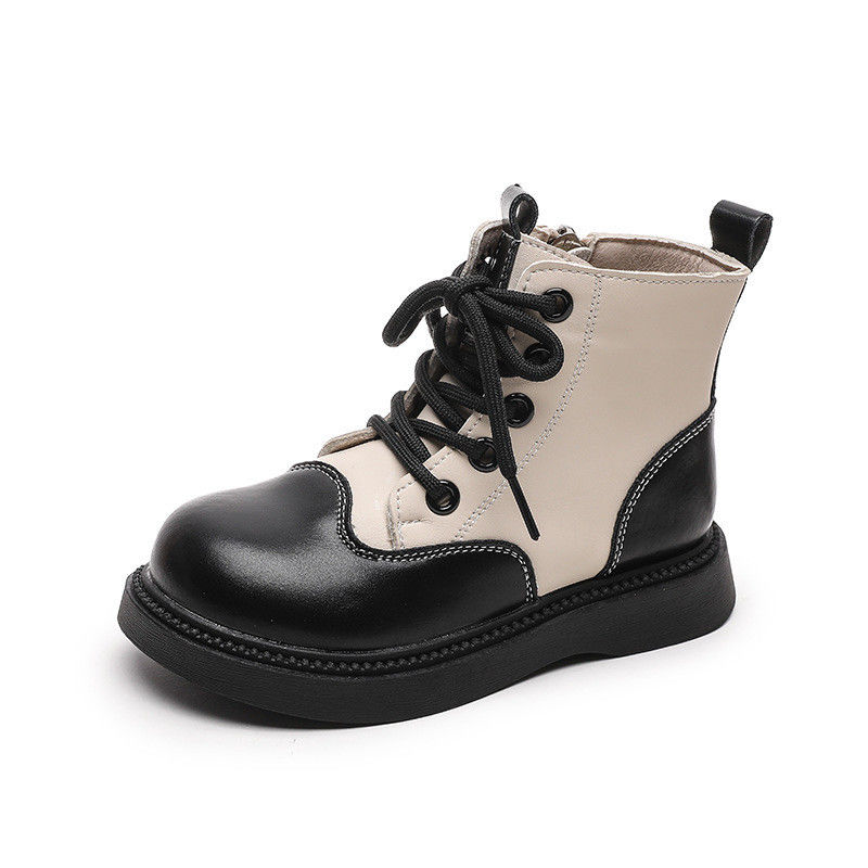 Des chaussures d'école en cuir pour garçons durables, à orteils ronds et lacets pour plus de confort
