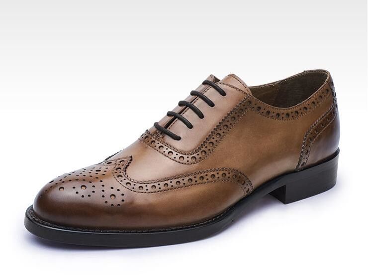 Des chaussures d' affaires, des chaussures décontractées, des chaussures pour hommes.