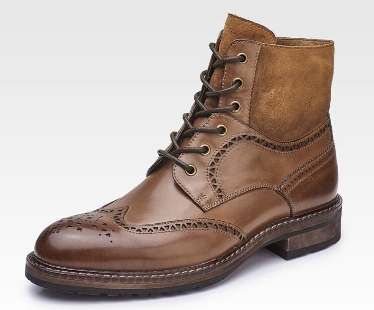 Des chaussures à talons pointus, en cuir marron, en cuir, avec des lacets, des chaussures pour la fête.