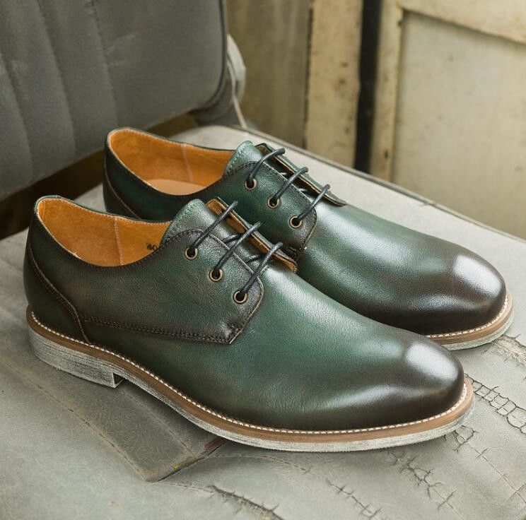 Des chaussures de sport confortables, des chaussures de ski pour l' hiver.