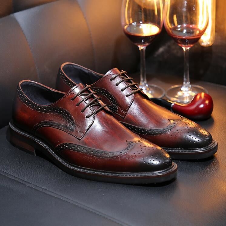 Des chaussures en cuir tissé pour hommes