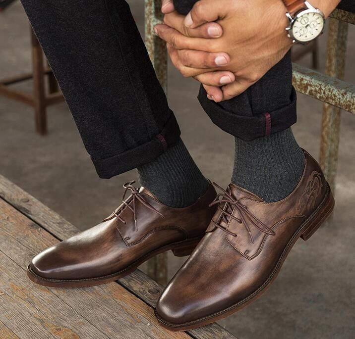 Des hommes de bureau, des chaussures, des chaussures italiennes.