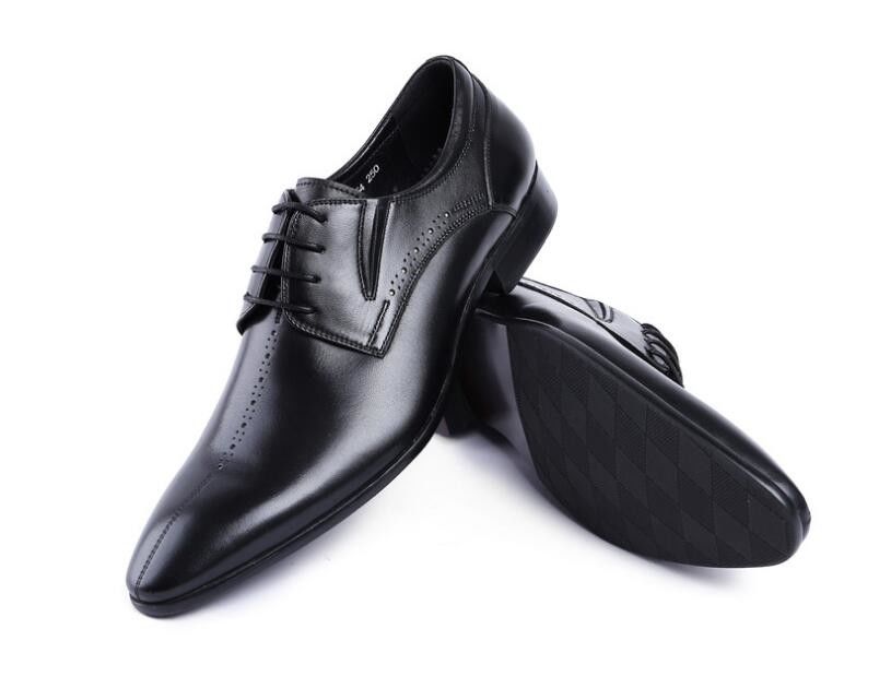 Des chaussures en cuir pour hommes de luxe, des chaussures en cuir authentique.