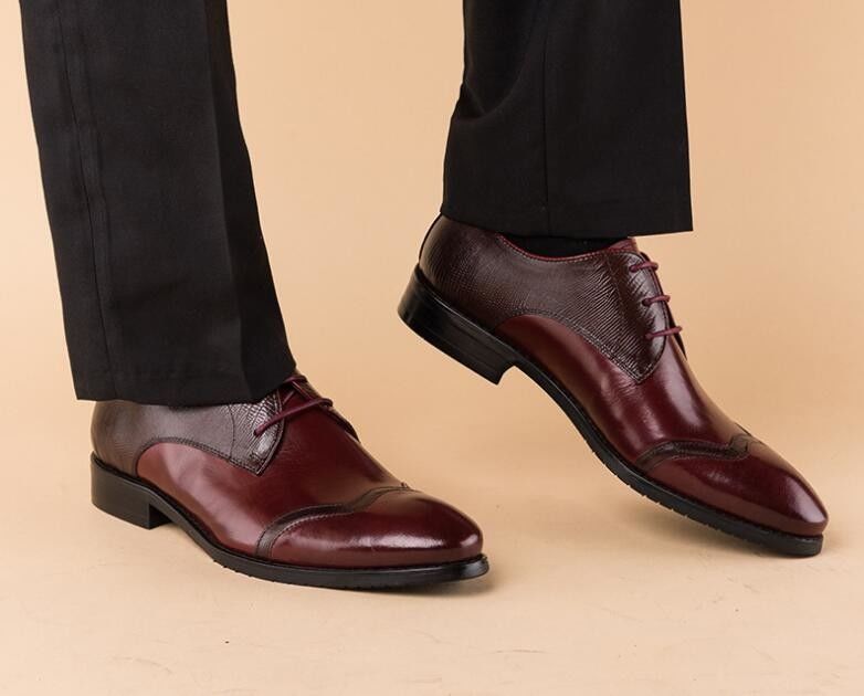 Des chaussures en cuir pour hommes, en cuir pour mariage ou fête.