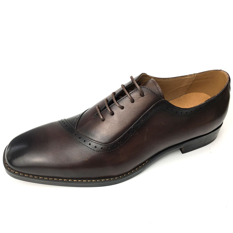 Chaussures à orteils pointues / lacets de style britannique